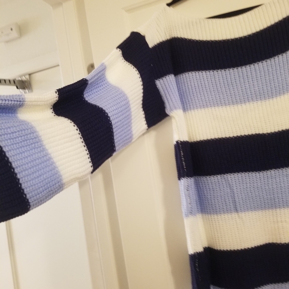 3 for $15.00 Shein drop shoulder sweater - Picture 2 of 4